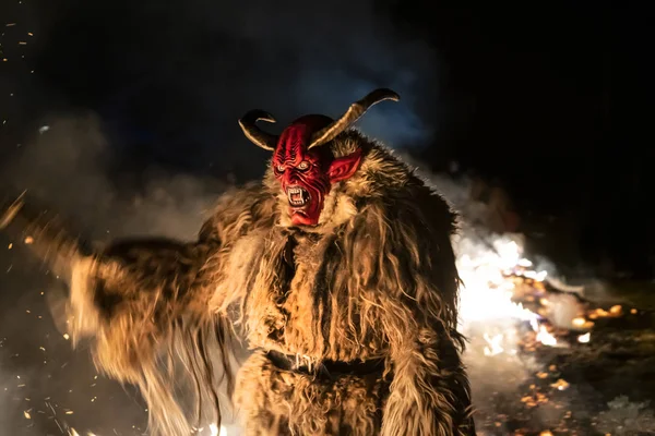 Máscaras Krampus Uma Exposição Noite Tarvisio Itália — Fotografia de Stock