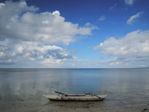 Tradycyjna Filipińska Łódź Banca Plaży — Zdjęcie stockowe