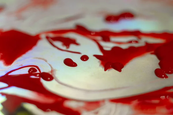 Színes Vörös Akril Festék Fényes Asztalon Paletta Asztalon Művészi Élet — Stock Fotó