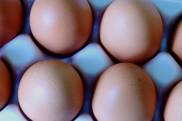 Ovos Galinha Amarelos Uma Caixa Com Espaço Vazio Fundo — Fotografia de Stock