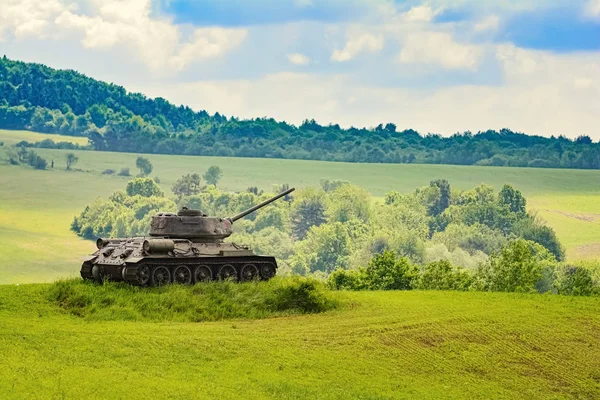 Második Világháború Tankja Mezőn — Stock Fotó