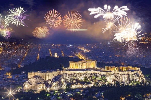 아테네 아크로폴리스 그리스 아티카 파르테논 새해의 목적지 위에서 불꽃놀이를 — 스톡 사진
