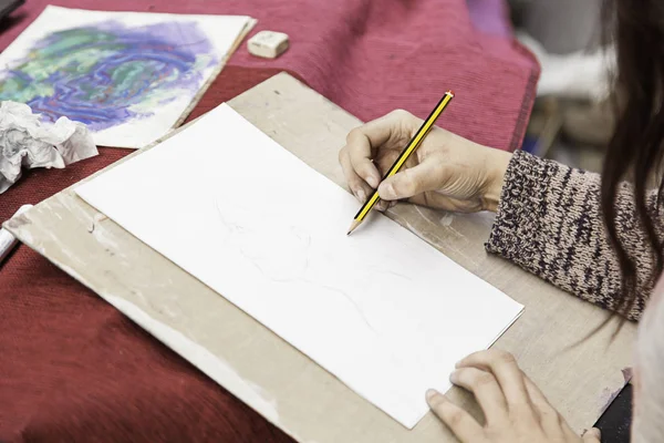 Händerna Ritning Med Penna Detalj Gatukonstnär Gatan — Stockfoto