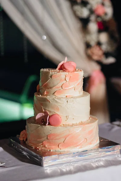 Hochzeitstorte Bei Der Hochzeit Des Brautpaares — Stockfoto