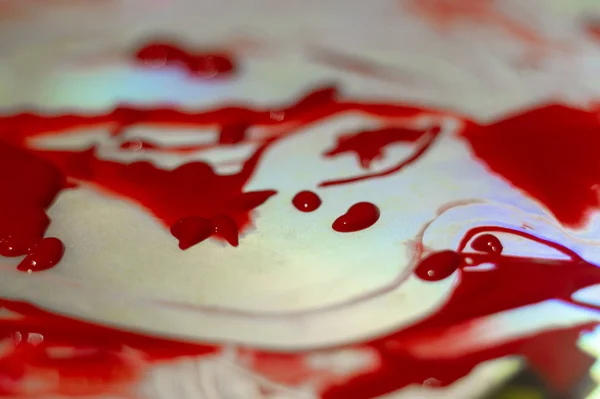 Színes Vörös Akril Festék Fényes Asztalon Paletta Asztalon Művészi Élet — Stock Fotó
