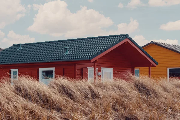 Coloridas Casitas Madera Isla Duna Cerca Isla Helgoland Contra Cielo — Foto de Stock