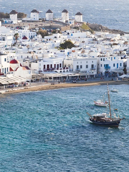 Panorámás Kilátás Nyílik Mykonos Város Kikötő Híres Szélmalmok Fenti Dombok — Stock Fotó