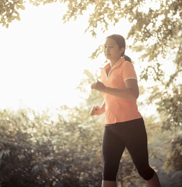 Mujer Corriendo Aire Libre Verano Parque — Foto de Stock