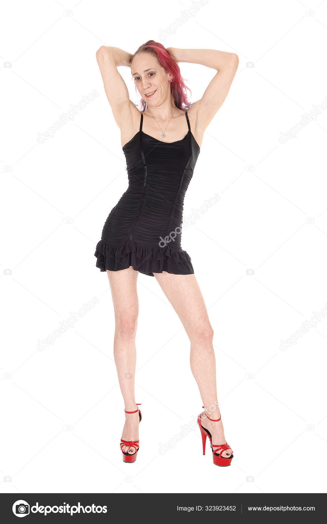 Una Hermosa Joven Bailando Desde Frente Vestido Tacones Altos: fotografía de stock © YAYImages #323923452 | Depositphotos