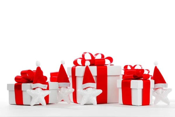 Geschenkschachteln Mit Weihnachtssternen Isoliert Auf Weißem Hintergrund — Stockfoto