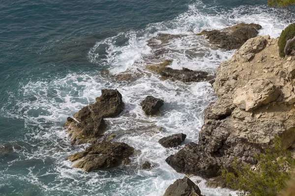 Overhead View Ocean Rocky Cliff Med Bølge - Stock-foto