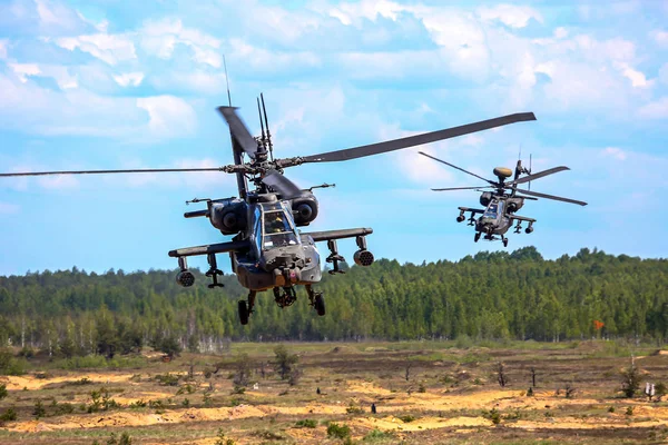 Blackhawk Apacze Międzynarodowe Szkolenie Wojskowe Saber Strike 2017 Adazi Łotwa — Zdjęcie stockowe
