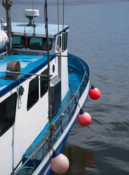 Foto Barco Pesca Alquiler Saliendo Los Muelles Para Mar Abierto —  Fotos de Stock