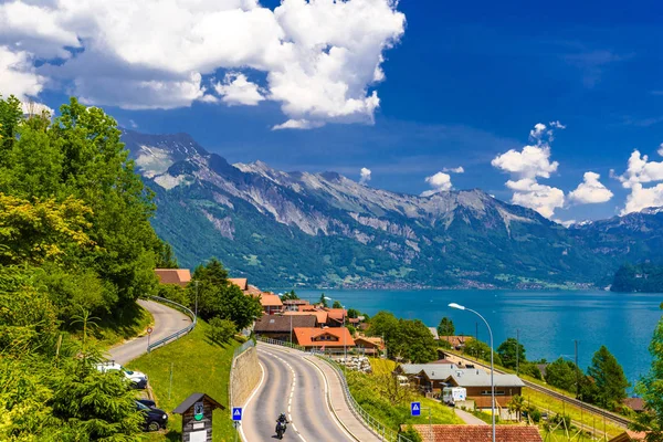 崖のある道 ブリエンツ湖 オーバーリードAm Brienzerse Interlake Oberhasli ベルンスイス — ストック写真