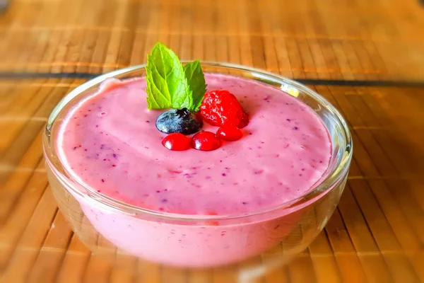 Comida Baja Calorías Batido Frambuesas Grosellas Rojas Frescas Sanas — Foto de Stock