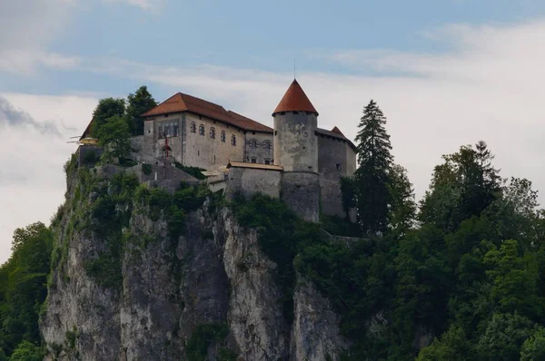 Castelo Bled Eslovénia Pôr Sol Castelo Medieval Sobre Uma Rocha — Fotografia de Stock
