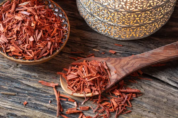 Red Sandalwood Chips Spoon — Stock Photo, Image