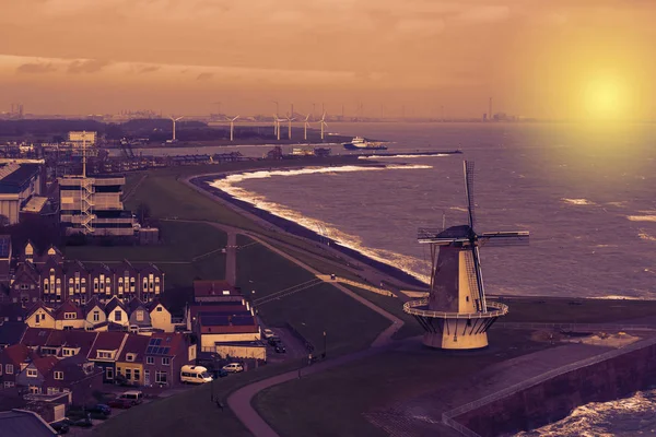 位于荷兰泽兰的Vlissingen风车场的美丽的落日 — 图库照片