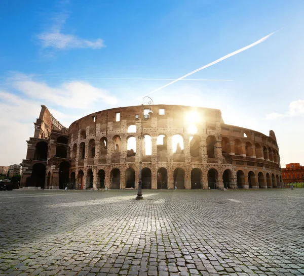 Roma Forumu Yakınlarındaki Antik Roma Kolezyumu — Stok fotoğraf