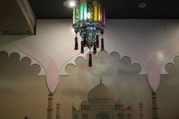 Typisk Indisk Lampa Med Färgade Glasögon — Stockfoto