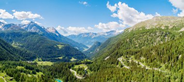 Forcola of Livigno (Ch) - Poschiavo 'ya doğru havadan görünüm