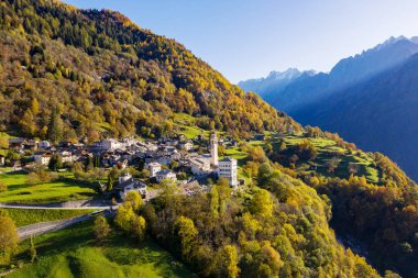 Soglio - Bregaglia Vadisi - İsviçre - hava manzaralı
