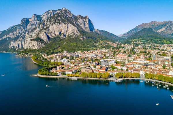 Lecco (It) - Şehrin panoramik hava görüntüsü