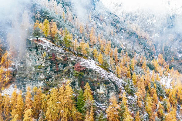 Alpine Landscape Autumn Winter Passage ロイヤリティフリーのストック画像