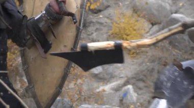 Savaşçı başladı ve düşman savaş başladı