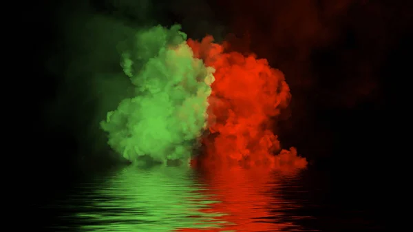 Niebla costera misteriosa. Explosión roja y verde humo en la orilla. Reflexión en el agua. Elemento de diseño . —  Fotos de Stock