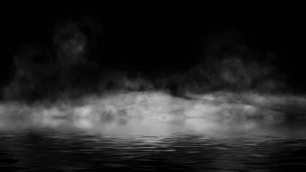 Mystère brouillard côtier. Fumée sur le rivage. Réflexion dans l'eau. La texture recouvre le fond. Illustration. Élément de conception . — Photo