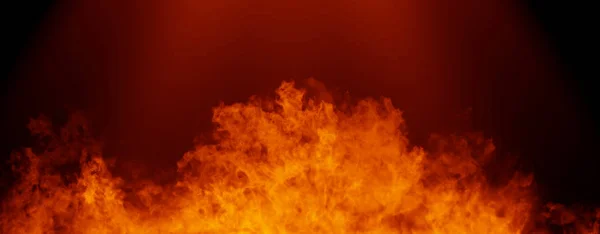 Vue panoramique du feu sur fond noir isolé. Superpositions de texture de flammes parfaites pour l'espace de copie . — Photo
