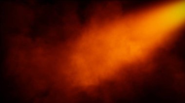 Karanlık bir siste ilahi ışık. Işınlar yere ışık saçıyor. İzole edilmiş arkaplanda spot ışığı.