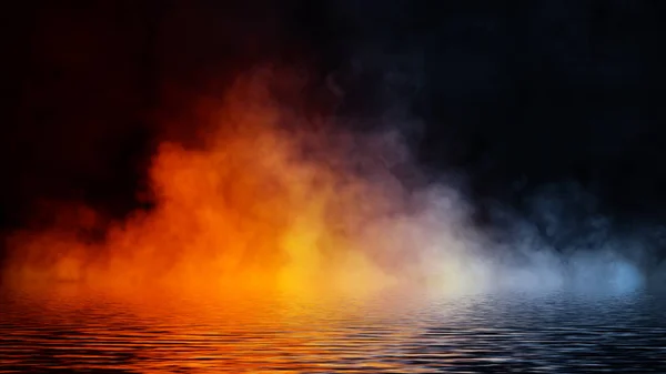 Paranormaler mystischer blauer und orangefarbener Rauch auf dem Boden. Nebel isoliert auf schwarzem Hintergrund. Archivbild. — Stockfoto