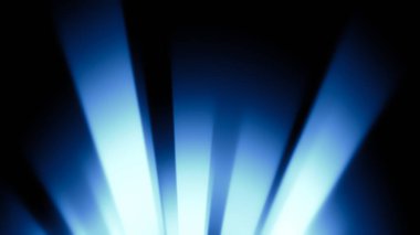 Film tahıl etkisi. Mavi ışınlar fotokopi alanı için siyah arkaplanda izole edilmiş. Bulanık spot ışığı dokusu örtüşüyor. Stok illüstrasyonu.