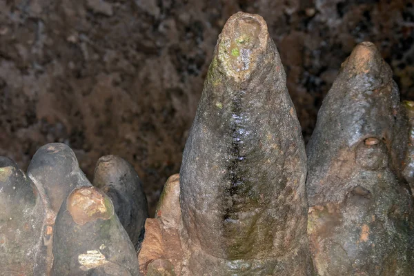 Las Estalagmitas Sobresalientes Parecen Dedos Gigantes Dentro Esta Cueva Espacio —  Fotos de Stock