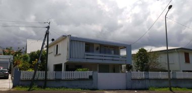 Yeniden birleşme adasının mimarisi ve yapıları 