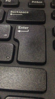 bilgisayar klavye üzerindeki enter tuşuna