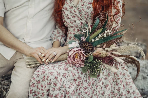 Mariée Les Fleurs Dans Main — Photo