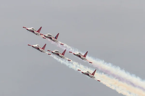 Aviones Del Ejército Turco Realizando Espectáculo Aéreo 2017 Turquía Antalya — Foto de Stock