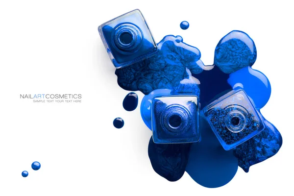 Canlı mavi tırnak cilasının güzel sanat kozmetik görüntüsü — Stok fotoğraf