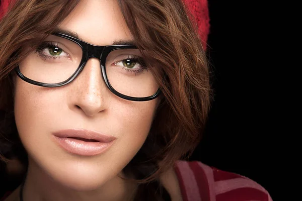 Coole trendige Brillen Porträt. hinreißende junge Frau Gesicht mit Auge — Stockfoto