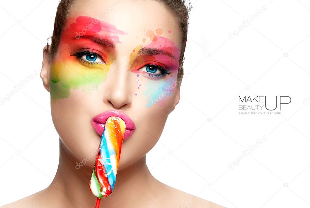 Una donna con un trucco colorato e un trucco per gli occhi arcobaleno.
