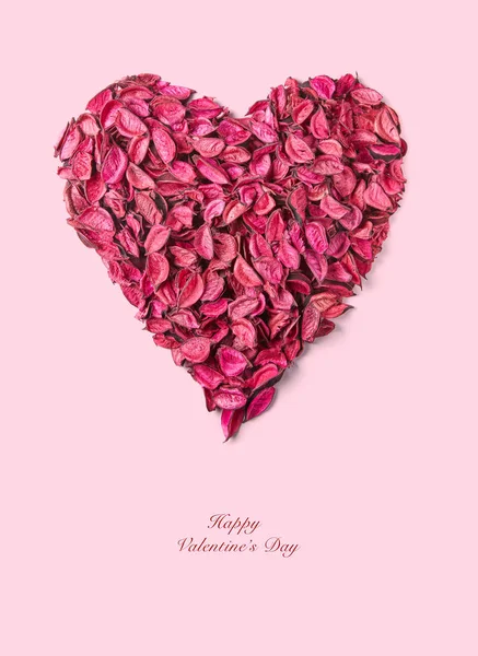 Flat lay top view of heart made of dried pink flowers. Love conc — Stock Photo, Image