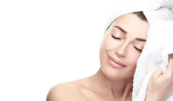 Beautiful woman with clean fresh skin and towel on head. Skin ca — Stock Photo, Image