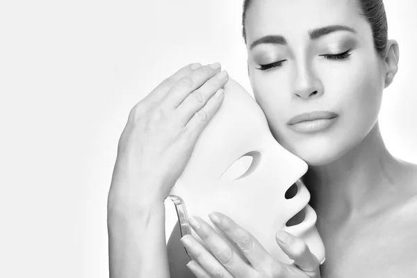 Gezonde Huid Vrouw Met Led Masker Geleid Huid Verjonging Therapie — Stockfoto