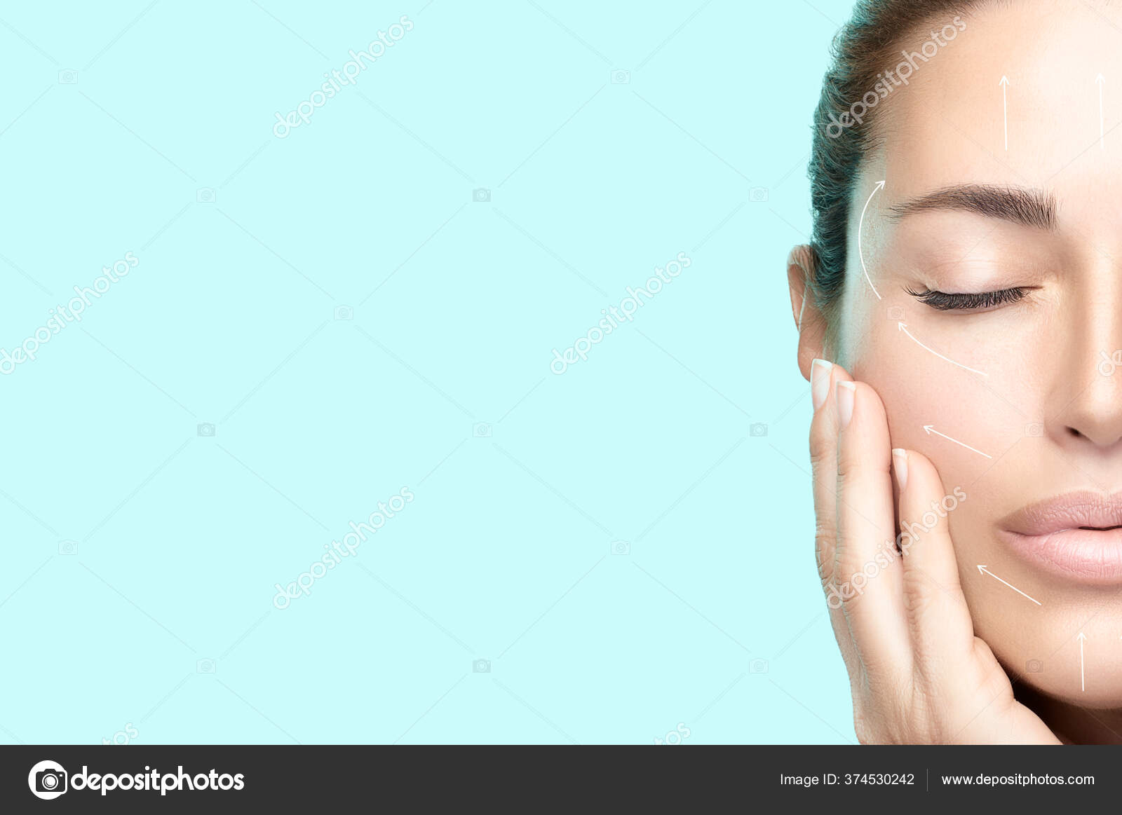皮膚再生治療 美顔温泉女 顔の上に完璧な新鮮なきれいな肌 頬に手 閉じた目と白い矢印を持つ美しい若い女性 青で隔絶した半顔の肖像 ストック写真 C Casther 皮膚再生治療 美顔温泉女 顔の上に完璧な新鮮なきれいな肌 頬に手 閉じた目と白い矢印を持つ美しい若い女性 青で隔絶した半顔の肖像 ストック写真 C Casther