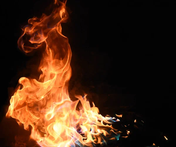 Feu Avec Des Flammes Jaunes Orange Sur Fond Noir — Photo