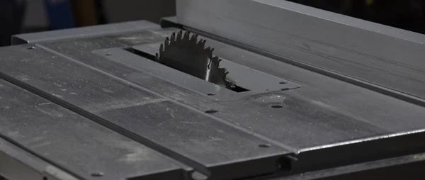 Masa testeresi marangoz