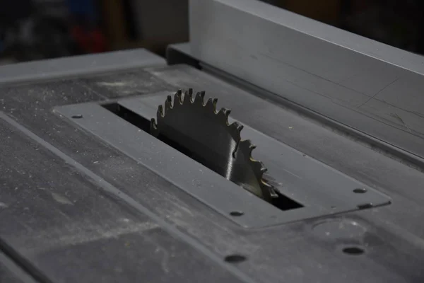 Masa testeresi marangoz